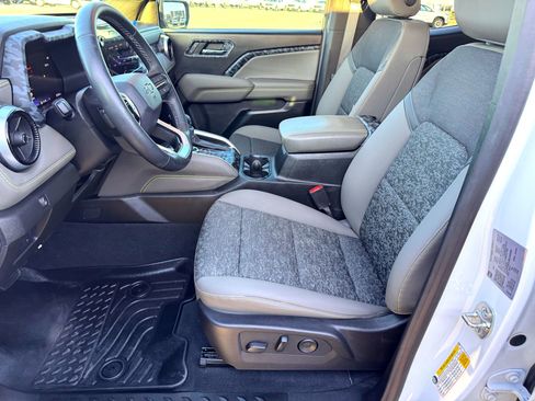 Used 2024 Chevrolet Colorado ZR2 image 11