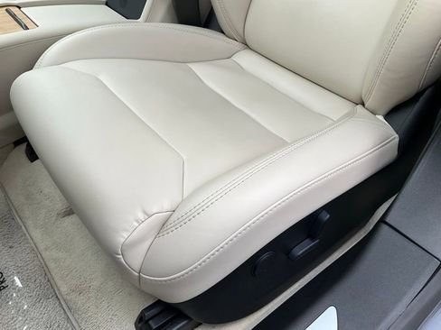 Used 2019 Tesla Model S Standard Range AWD/4WD image 16