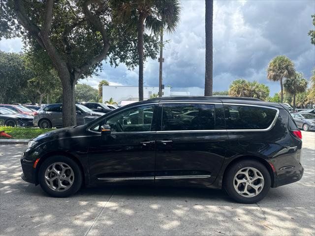 Used 2023 Chrysler Pacifica Limited FWD image 11