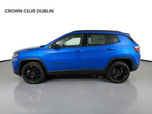 Used 2026 Jeep Compass Latitude AWD/4WD image 8