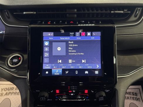 Used 2023 Jeep Grand Cherokee Altitude image 17