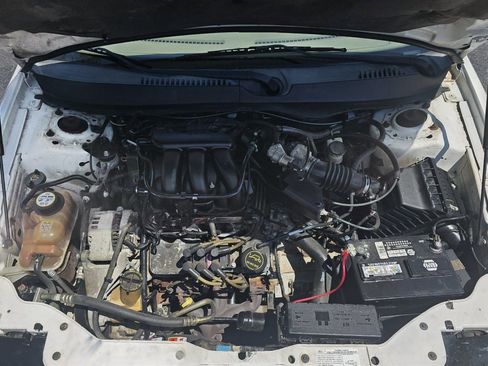 Used 2007 Ford Taurus SE FWD image 11