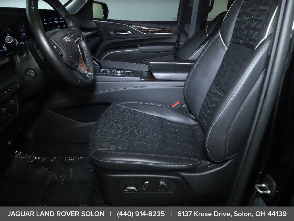 Used 2022 Cadillac Escalade Sport Platinum w/ LPO, ONYX Package AWD/4WD image 17
