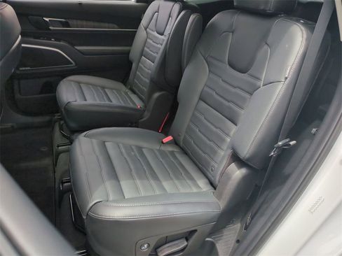 Certified 2024 Kia Telluride SX Prestige w/ Towing Package image 26