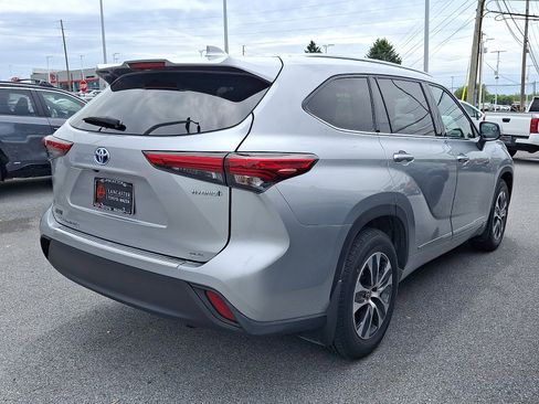 Used 2020 Toyota Highlander XLE AWD/4WD image 4
