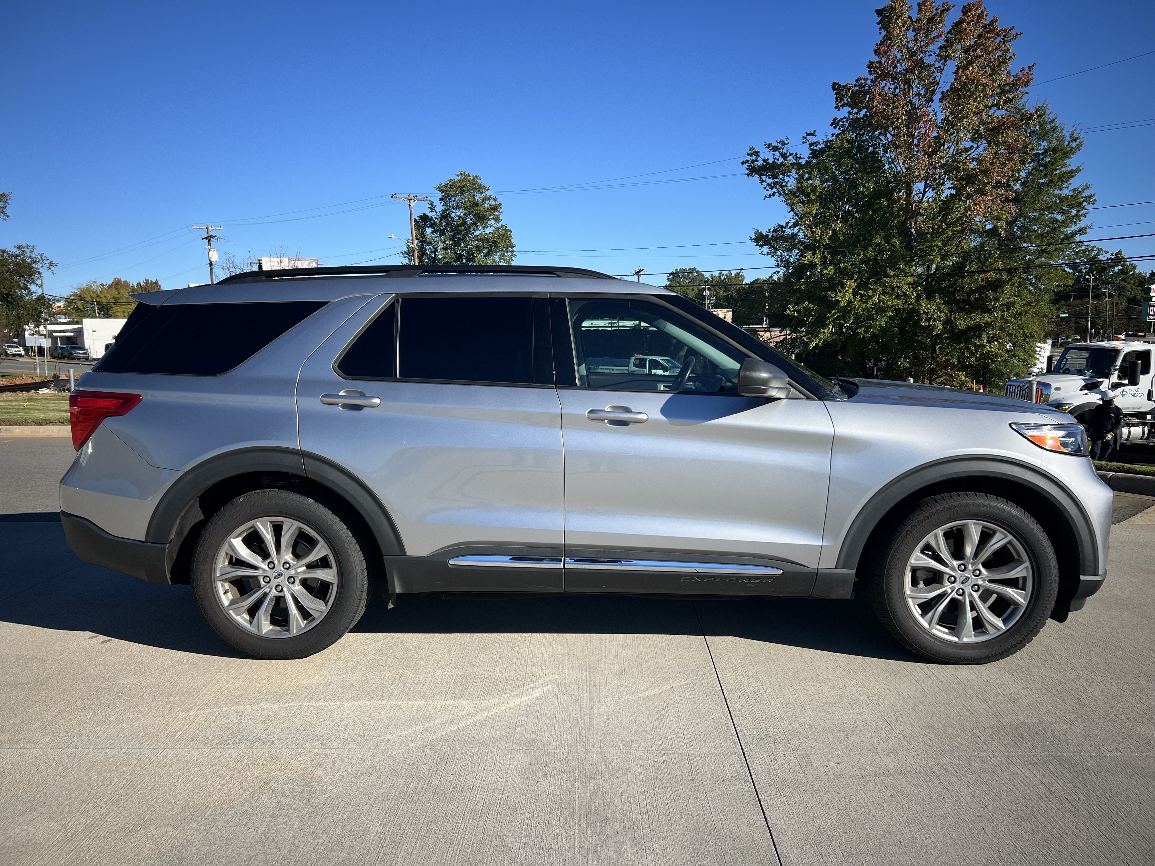 Used 2021 Ford Explorer XLT w/ Equipment Group 202A RWD image 27