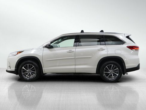Used 2017 Toyota Highlander XLE w/ Protection Package #3 AWD/4WD image 2