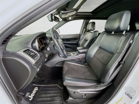 Used 2022 Jeep Grand Cherokee Laredo X AWD/4WD image 24