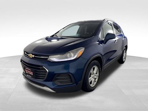 Used 2019 Chevrolet Trax LT w/ LT Convenience Package FWD image 3