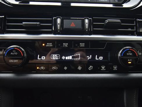 Used 2025 Nissan Pathfinder SV AWD/4WD image 36