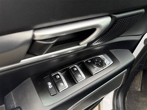 Used 2022 Kia Telluride S image 11