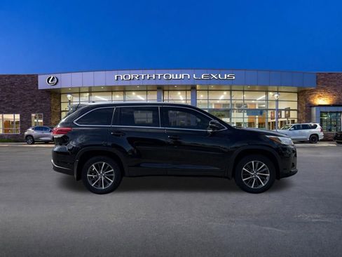 Used 2018 Toyota Highlander XLE AWD/4WD image 26