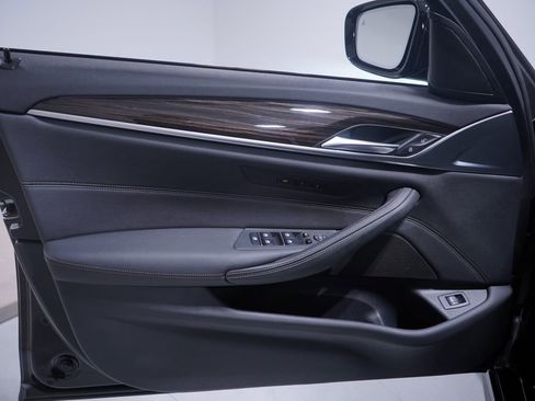 Used 2023 BMW 540i w/ M Sport Package image 16