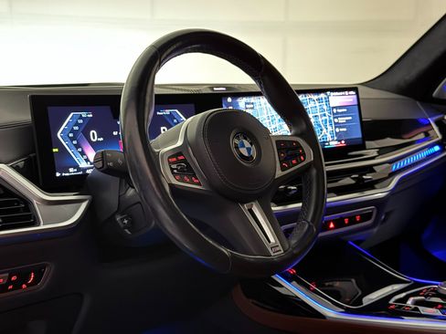 Used 2023 BMW X7 M60i w/ Climate Comfort Package image 19