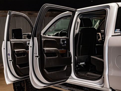 Used 2018 GMC Sierra 3500 Denali w/ Duramax Plus Package image 29