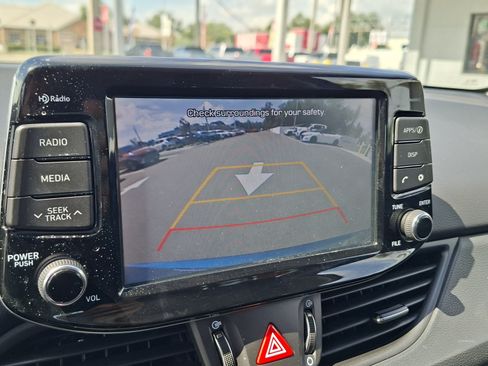 Used 2018 Hyundai Elantra GT FWD image 13