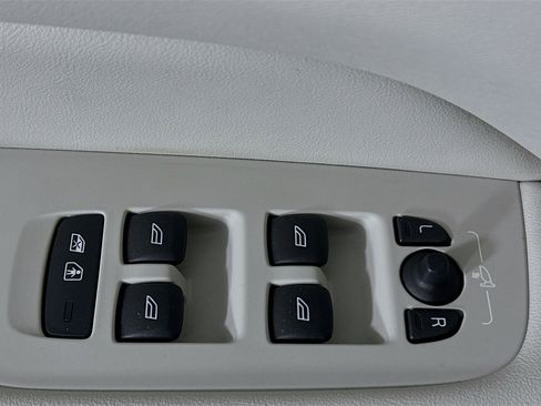 Used 2023 Volvo XC60 B5 Plus w/ Protection Package Premier image 14