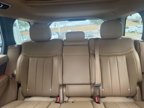 Used 2025 Land Rover Range Rover SE image 10