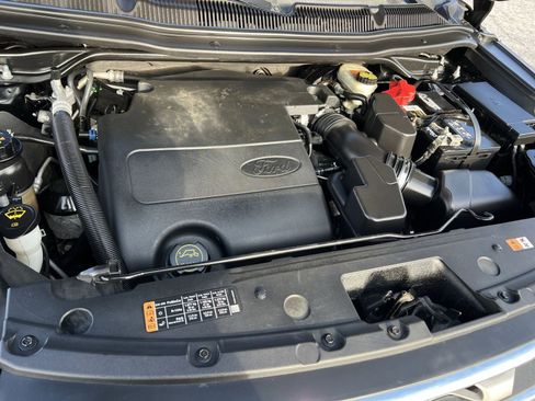 Used 2016 Ford Explorer XLT w/ Equipment Group 202A image 28