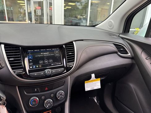 Used 2019 Chevrolet Trax LS image 32
