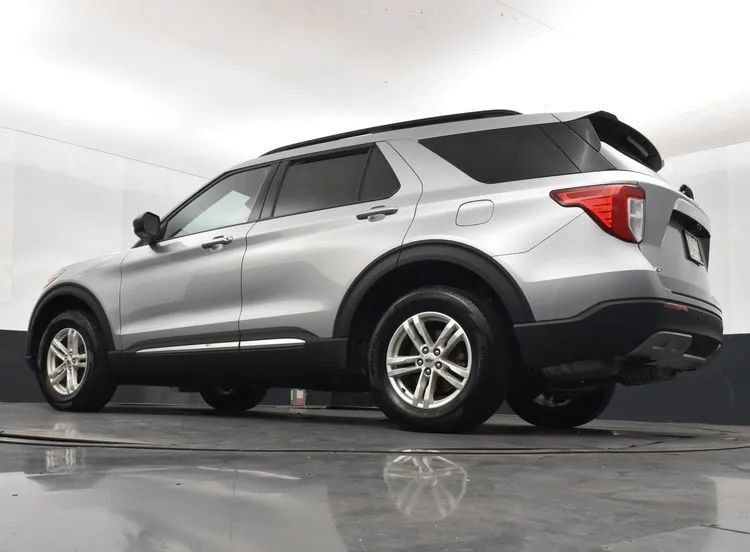 Used 2023 Ford Explorer XLT w/ Equipment Group 202A AWD/4WD image 12