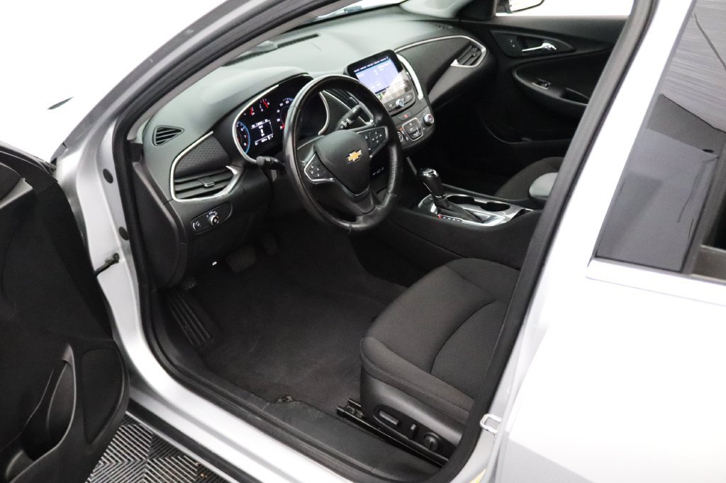 Used 2019 Chevrolet Malibu RS FWD image 18