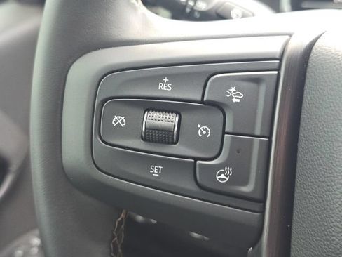 Used 2025 GMC Sierra 3500 AT4 w/ Technology Package AWD/4WD image 39
