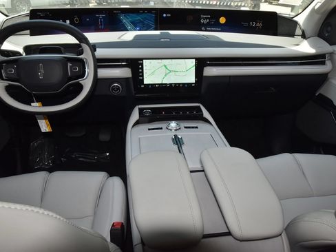 New 2026 Lincoln Navigator Reserve AWD/4WD image 17