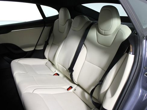 Used 2021 Tesla Model S Plaid image 25