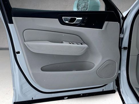 Certified 2023 Volvo XC60 B5 Plus image 19