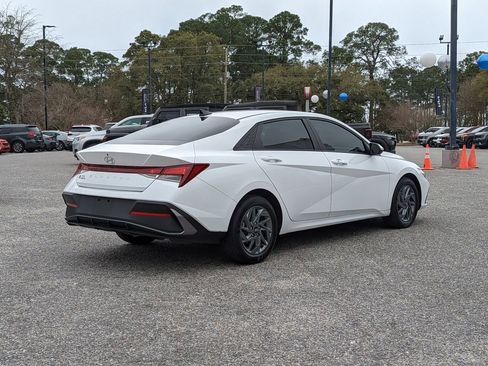 Used 2024 Hyundai Elantra SEL image 7