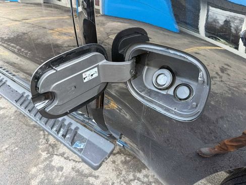 Used 2023 Chevrolet Silverado 1500 LT image 24