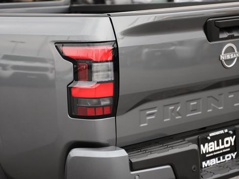 Used 2025 Nissan Frontier SV image 5