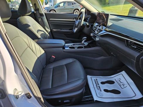 Used 2024 Nissan Altima 2.0 SR image 16