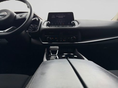 Used 2023 Nissan Rogue S FWD image 12