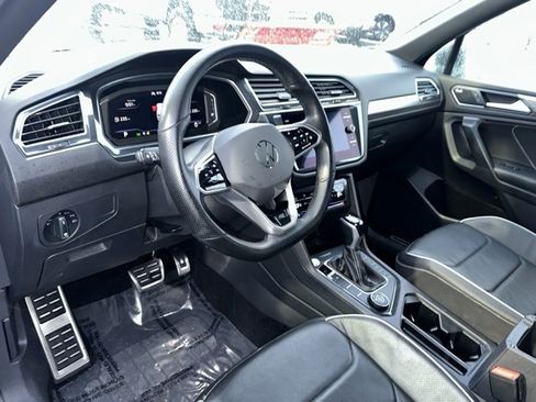 Certified 2022 Volkswagen Tiguan SEL R-Line image 29