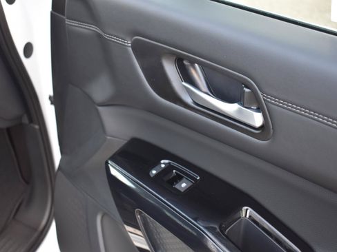 New 2026 Nissan Pathfinder Platinum FWD image 76