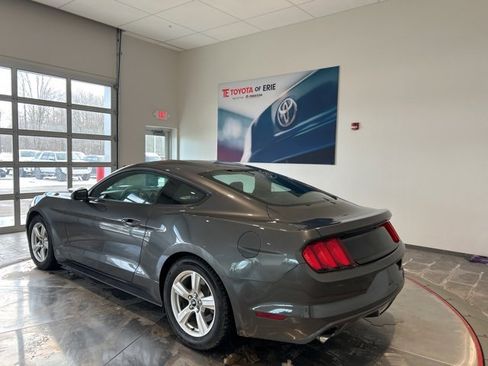 Used 2017 Ford Mustang Coupe image 4