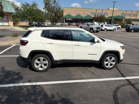 Used 2018 Jeep Compass Latitude w/ Popular Equipment Group AWD/4WD image 2