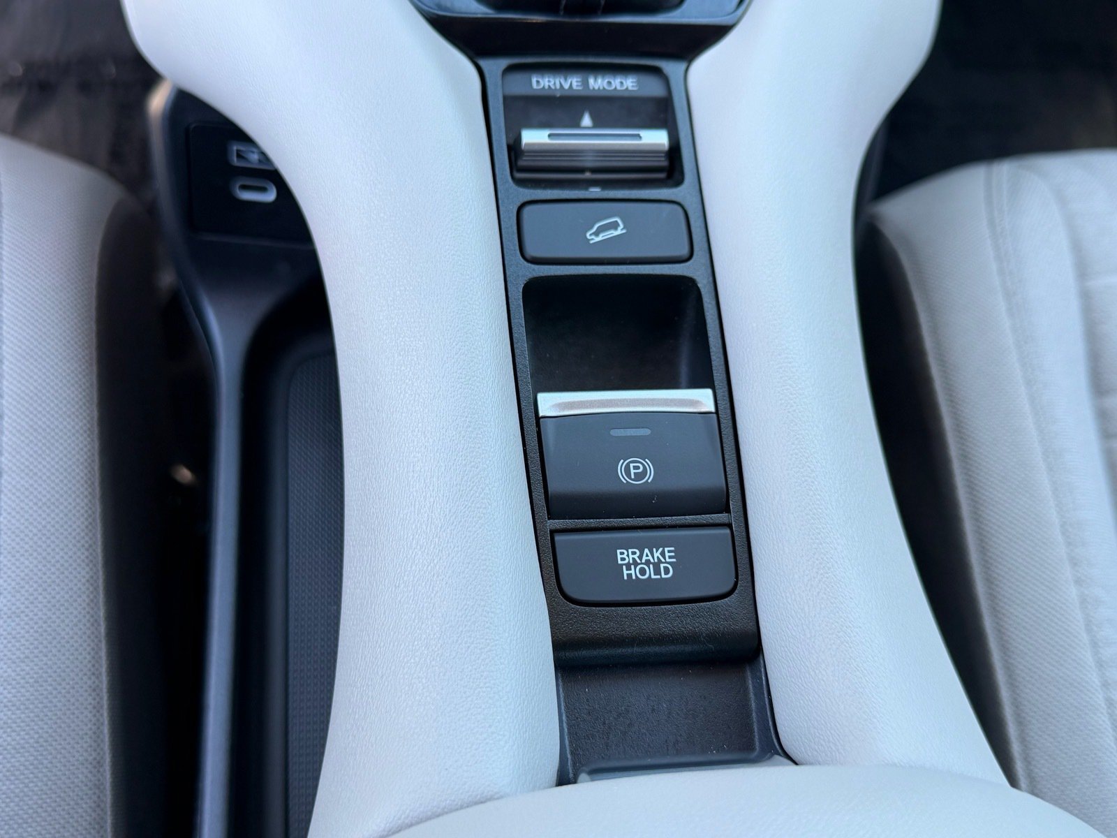 Certified 2027 Honda HR-V LX image 31