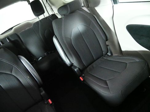 Used 2024 Chrysler Voyager LX FWD image 14