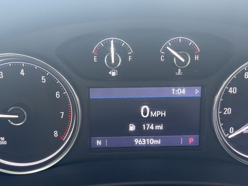 Used 2020 Buick Enclave Essence FWD image 11