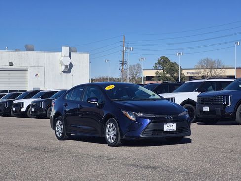 Used 2024 Toyota Corolla LE image 2