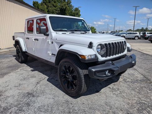 Used 2025 Jeep Gladiator Sport AWD/4WD image 6
