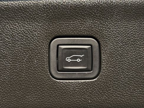 Used 2024 Buick Enclave Premium image 10