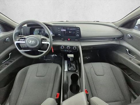 Used 2024 Hyundai Elantra SE FWD image 19