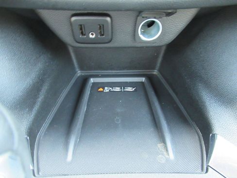 Used 2023 Chevrolet Traverse LT FWD image 27