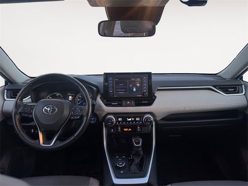 Used 2021 Toyota RAV4 XLE Premium image 10
