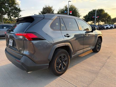 Used 2019 Toyota RAV4 LE FWD image 6