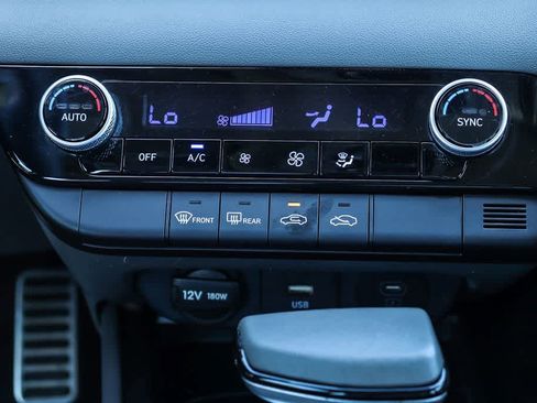Used 2025 Hyundai Elantra Sport FWD image 13